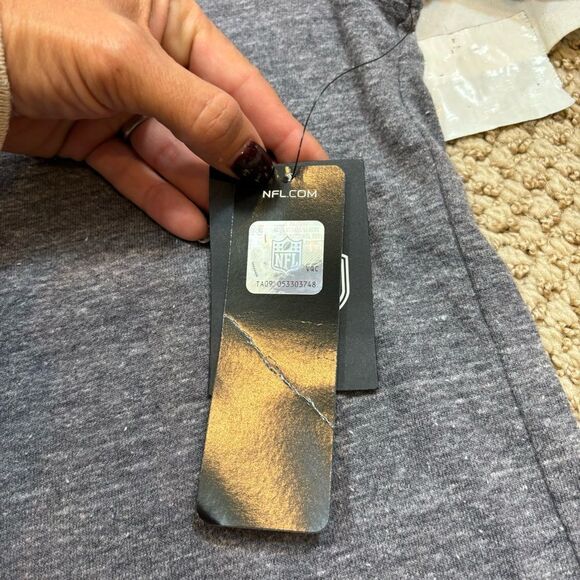 Brand new with Tags Men’s UTS NFL Patriots Heather Grey Short Sleeve Shirt Large - Picture 7 of 8